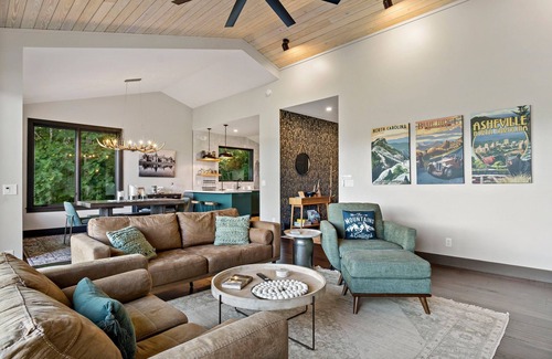 Laurel Ridge Casa | High Lake Lodge | Hot Tub & Mountain Views!