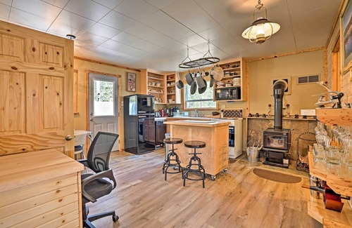 La Pine Cabina | High Lakes Hideaway: La Pine Fishing Cabin!