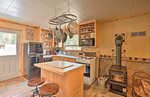 La Pine Cabina | High Lakes Hideaway: La Pine Fishing Cabin!