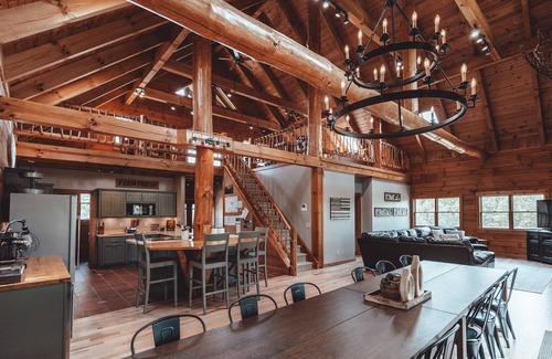 Rockbridge Cabina | High Meadows Lodge:Nature trails,Private 20+acres,Hot Tub,Fire Pit, Wifi