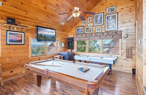 Gatlinburg - Pigeon Forge Casa | High Mountain Mist A Beautiful 4 Bedroom Cabin in Starr Crest Resort with hot tub and pool table