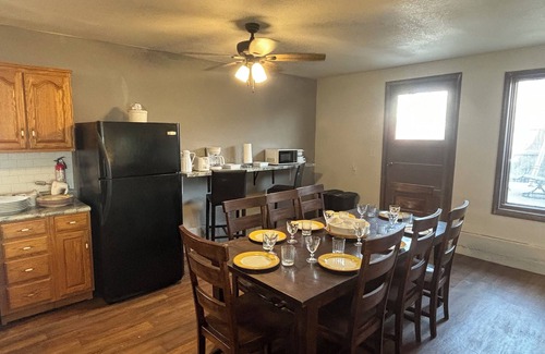 Laramie Cabaña | High Plains Getaway 4-bedroom 2 full bath in Laramie.