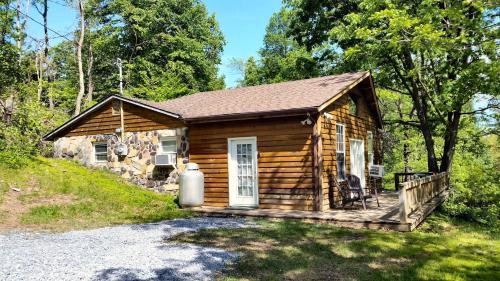 Stanley Casa | High Ridge cabin in the Blue Ridge Mountains