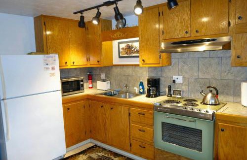 Stanley Casa | High Ridge cabin in the Blue Ridge Mountains