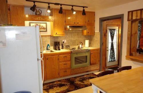 Stanley Casa | High Ridge cabin in the Blue Ridge Mountains