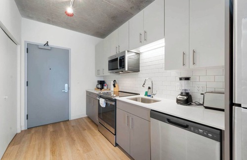 River North Apartamento | High-Rise 4BR w Views, Comfort & Space