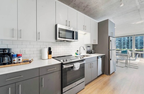 River North Apartamento | High-Rise 4BR w Views, Comfort & Space