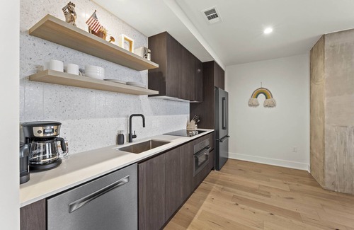 Rainey Street Historic District Condominio | High Rise in the heart of ATX