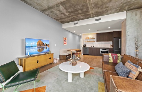 Rainey Street Historic District Condominio | High Rise in the heart of ATX
