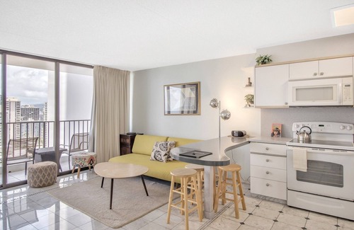 Waikiki Condominio | High Rise Ocean View Waikiki Condo, FREE Parking & Wi-Fi by Koko Resort Vacation Rentals