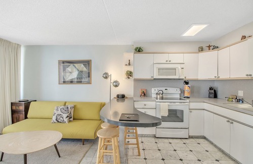 Waikiki Condominio | High Rise Ocean View Waikiki Condo, FREE Parking & Wi-Fi by Koko Resort Vacation Rentals