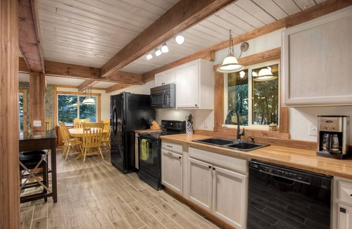 Gold Bar Casa | ¡NUEVO! Acogedora cabaña frente al río que admite mascotas, ¡un refugio perfecto para parejas!