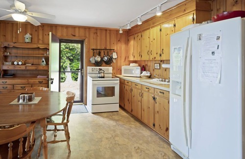 Southmont Casa | High Rock Lake Get-A-Way. Waterfront & private pier!