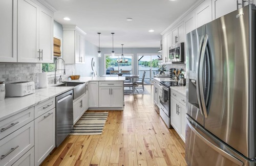 Southmont Casa | High Rock Lake Updated Waterfront House, Private pier