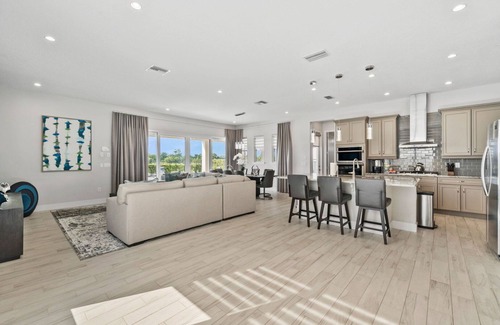 Bay Lake Casa | High Score Hideaway - Four Bedroom House, Sleeps 10