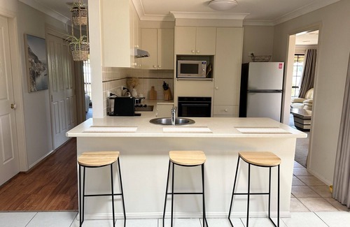 Orange Casa | High side Oasis - 4 bedroom home. Family and pet friendly! Sleeps 8+