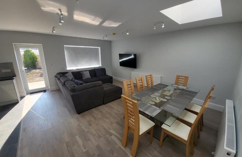 Coombe Vale Apartamento | High Spec Large 6 Bedroom House!