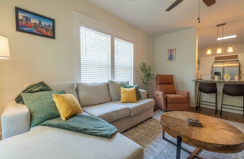 East Memphis Casa | High Speed Internet-Coffee Bar-Large Private Yard-Cozy