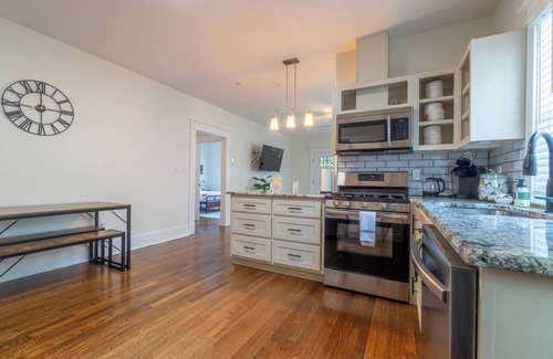 East Memphis Casa | High Speed Internet-Coffee Bar-Large Private Yard-Cozy