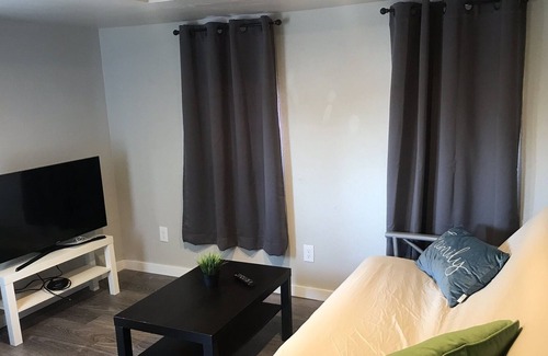 Governmental Mall Condominio | High Speed WiFi - Clean, Simple and Central - 5 min from downtown