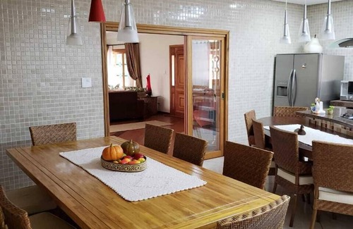 Aguas de Sao Pedro Casa | Sitio de alto estándar en Águas de São Pedro, cerca del portal y del parque acuático.
