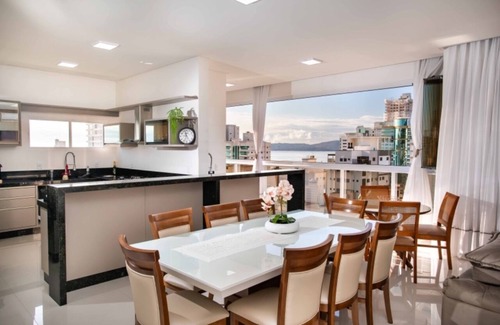 Morretes Apartamento | High standard apartment in Meia Praia for 15 people, pet friendly, 3 parking spaces