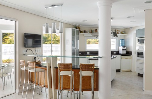 Jurere Internacional Casa | High Standard House in Jurerê Internacional - 4 Bedrooms - Pool - Barbecue