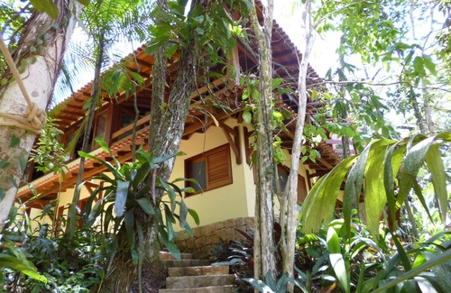 Pedra Verde Casa | Casa alto estándar, a pocos pasos de la playa Domingas Dias en condominio cerrado.