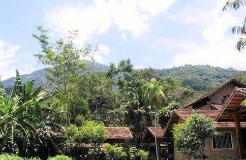 Felix Casa | Casa de alto nivel con 4 dormitorios y piscina | Félix-Ubatuba