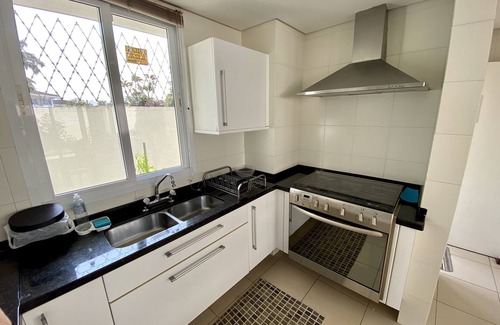 Jardim Virginia Casa | HIGH STANDARD MODERN HOUSE, AIR-CONDITIONED, 5X SUITES, WITH POOL AND BARBECUE.