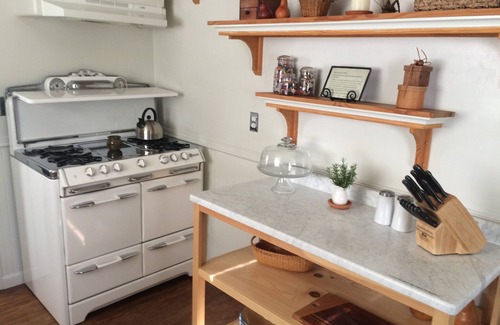 Historic Downtown District Cabaña | High Street Cottage Artists 'Garden Cottage limpio y hermoso