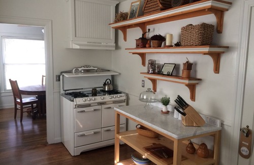 Historic Downtown District Cabaña | High Street Cottage Artists 'Garden Cottage limpio y hermoso