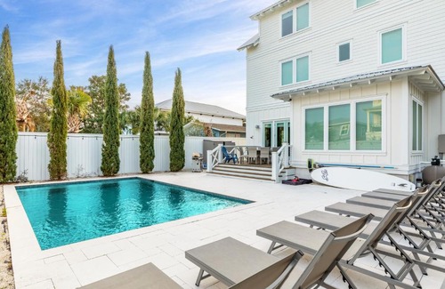 Crystal Beach Casa | High Tide 2 by AvantStay 3 Mins to Beach Chef Kitchen MAX OCC 18
