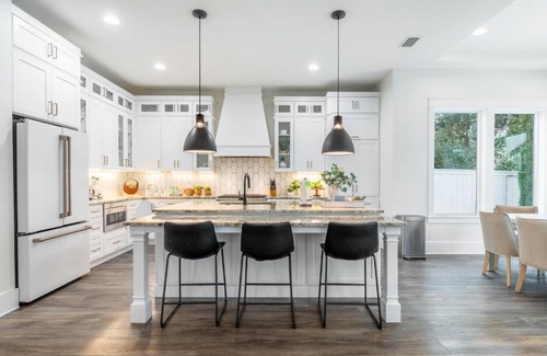 Crystal Beach Casa | High Tide 2 by AvantStay 3 Mins to Beach Chef Kitchen MAX OCC 18