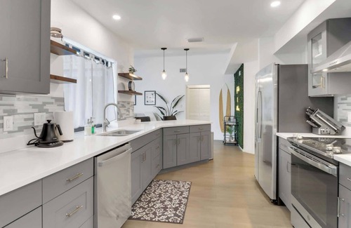 Central Naples Casa | High Tide - 3 Br Sleeps 6 - Private Pool - Games