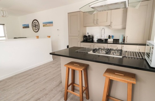 Craster Cabaña | HIGH TIDE HOUSE, pet friendly, with a garden in Craster