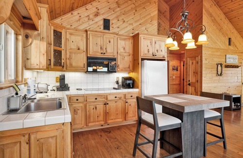 Fawnskin Cabina | High-Top Lakeview Chateau | Relaxing Modern Fawnskin Retreat