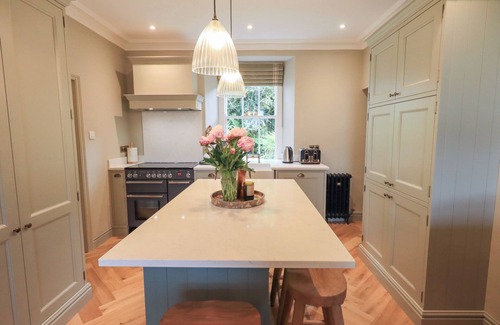 Torver Cabaña | HIGH TORVER HOUSE, pet friendly, luxury holiday cottage in Torver