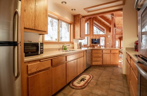 Dorrington Chalet De Esquí | High Trees Haven~EV Charging Plug, Sauna, Heat & A/C!