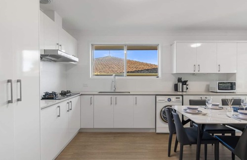 Macgregor Casa | High-Value 4Beds | Workspace | Near Mall & Highway