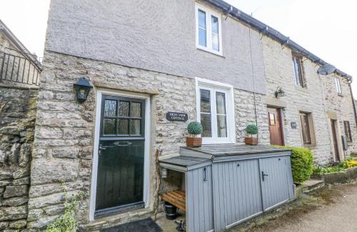 Castleton Casa | High View Cottage