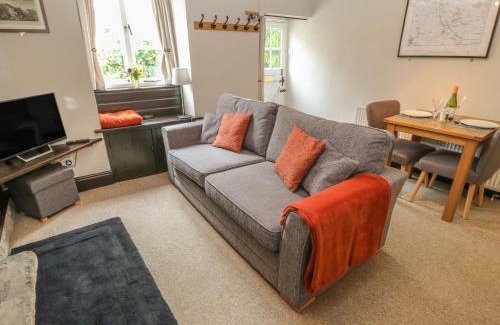 Castleton Casa | High View Cottage