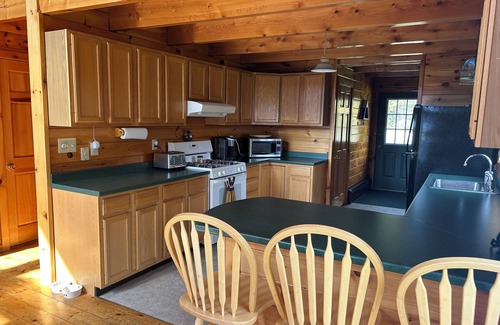 Franklin County Chalet De Esquí | High View Lodge, log chalet with unparalleled views of Western Maine Mountains