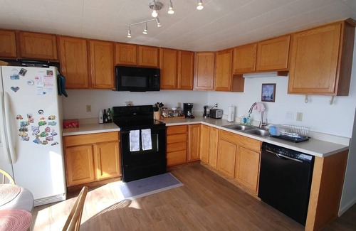 Camano Island Casa | Highbank sunsets! Pet friendly, huge yard, watch the eagles, whales and boats!