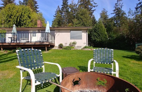 Camano Island Casa | Highbank sunsets! Pet friendly, huge yard, watch the eagles, whales and boats!