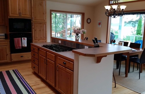 Camano Island Casa | Highbank waterfront with hot tub, firepit, crab boat, pots and 2 single kayaks!