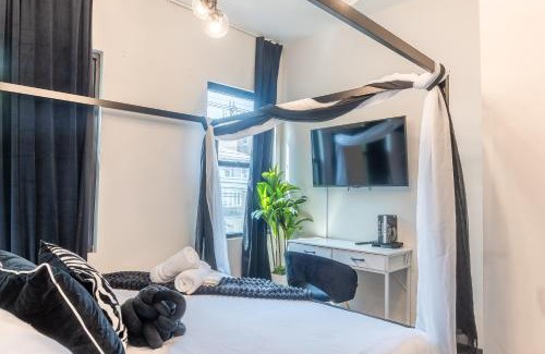 The Heights Apartamento | Highend Hideaway with rooftop and NYC views, 2 Kings beds, Sleeps 10, 20 PERCENT OFF