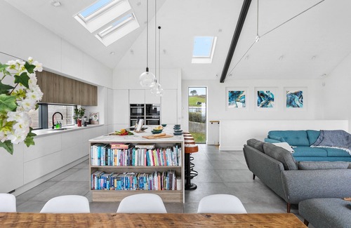 Slapton Casa | Higher Poole - a house that sleeps 10 guests in 5 bedrooms