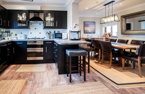 Pembroke Dock Casa | Highfield - 5 Bedroom Holiday Home - Pembroke Dock