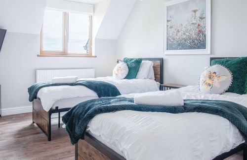 Pembroke Dock Casa | Highfield - 5 Bedroom Holiday Home - Pembroke Dock